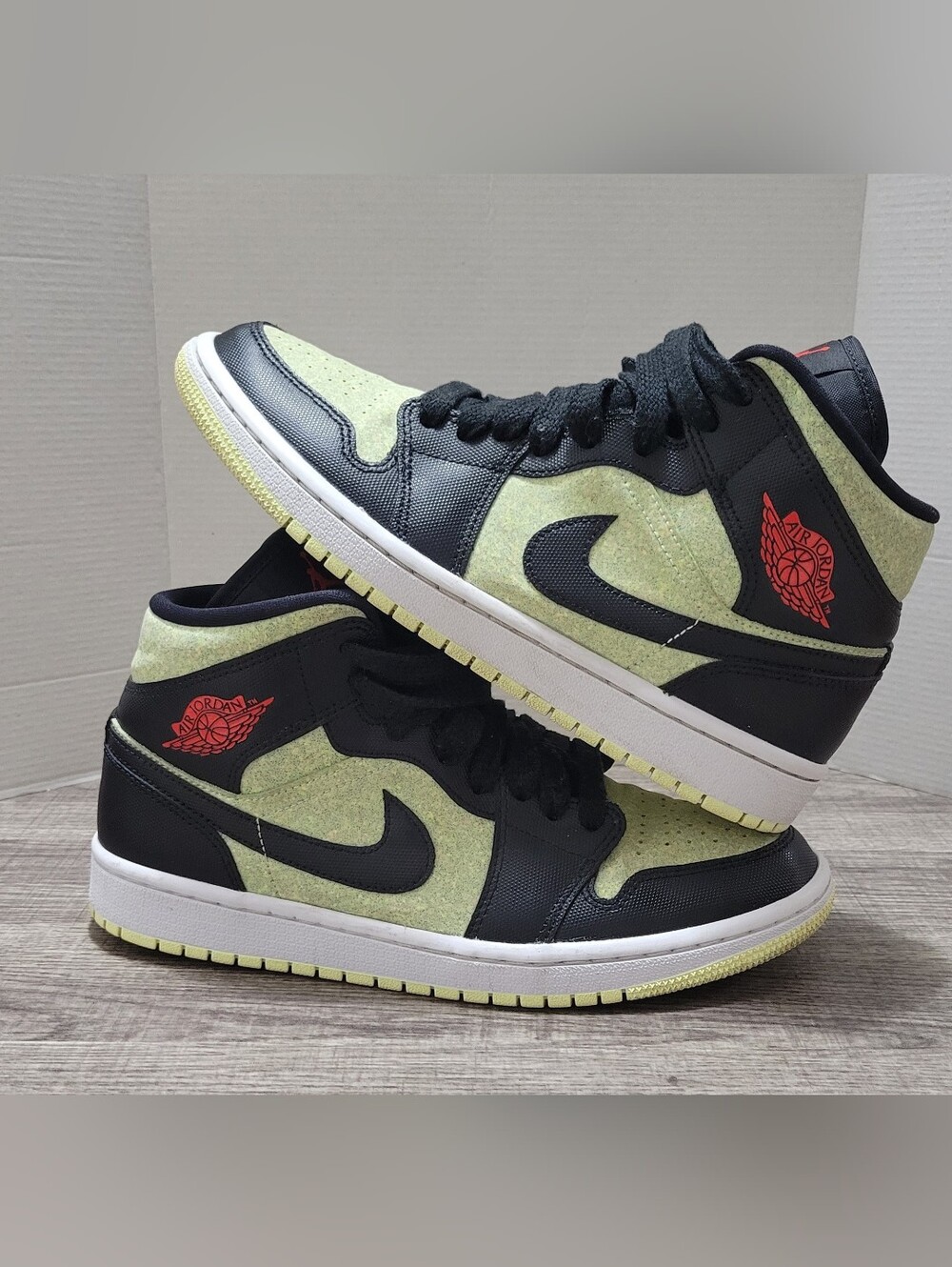 Nike Black Interior Label Sneakers (Size US 8.5)
